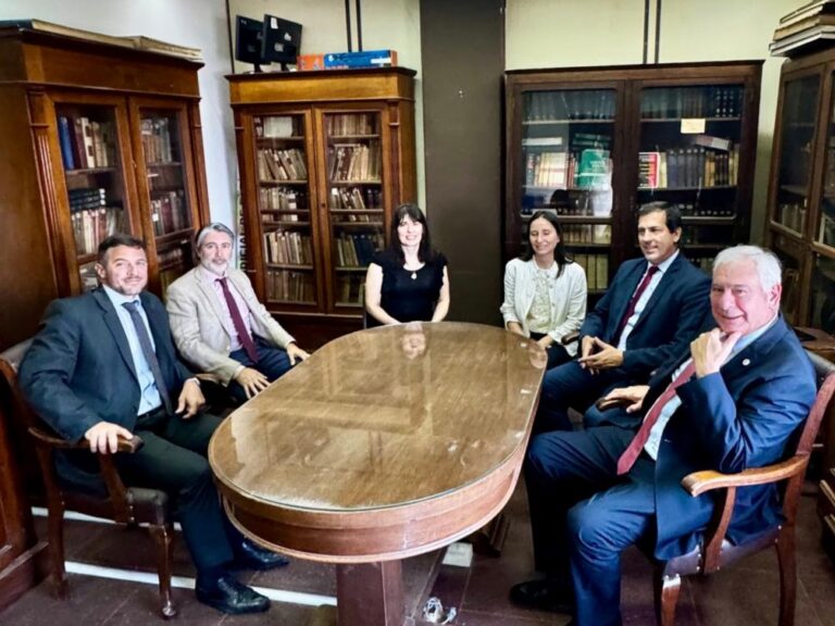 Maximiliano Benítez, reunido con integrantes del Tribunal de Juicios y Apelaciones de Concepción del Uruguay.