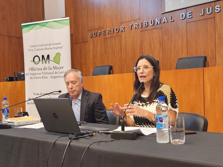 La secretaria Lorena Calí y el defensor Tulio Rodríguez Signes explicaron cuáles son las intervenciones del MPD para acompañar a las mujeres a tener una vida libre de violencias.