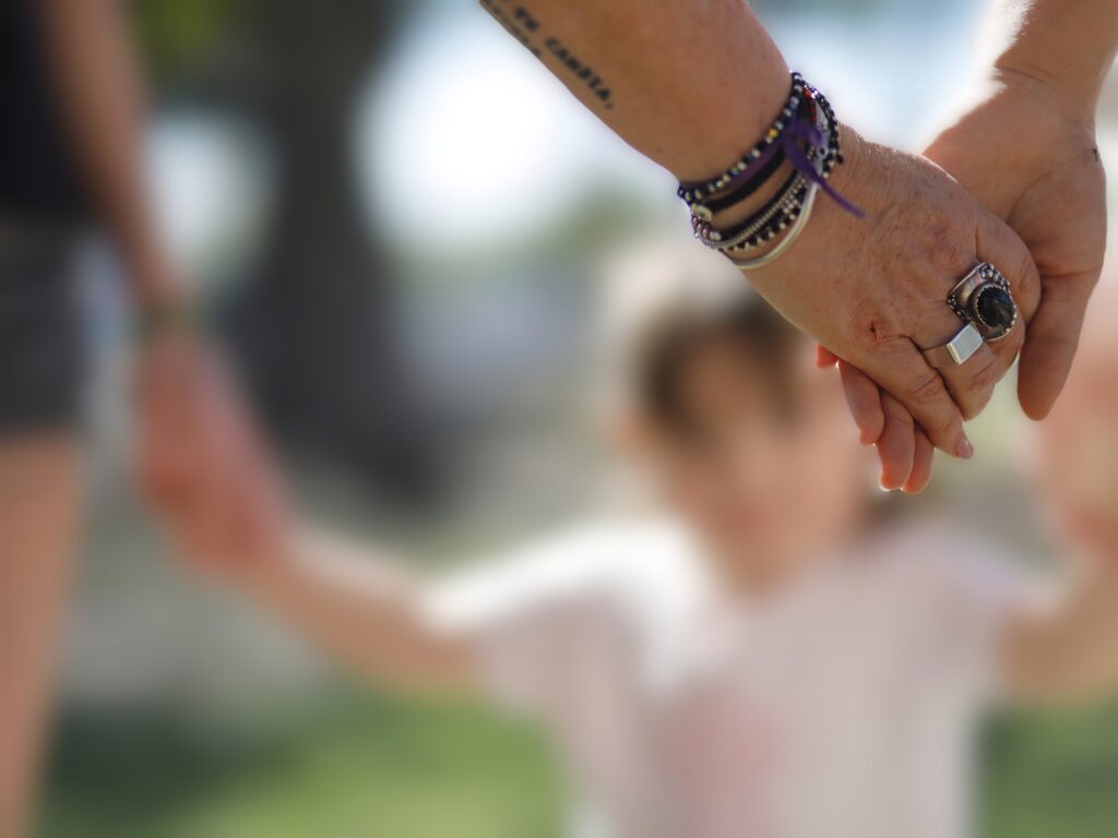 Ronda de niños, adolescentes y adultos
